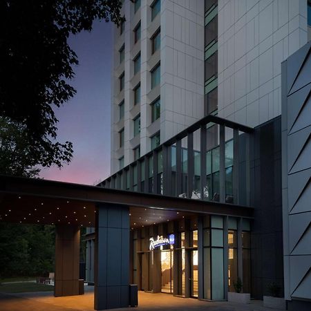 Radisson Blu Hotel, Cluj Luaran gambar Entrance to the hotel