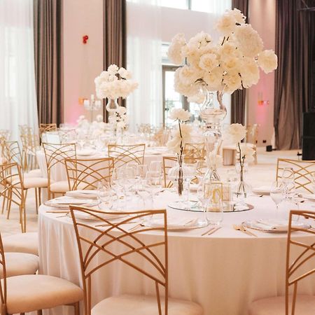 Radisson Blu Hotel, Cluj Luaran gambar The ballroom at the 2016 21c Museum Hotel