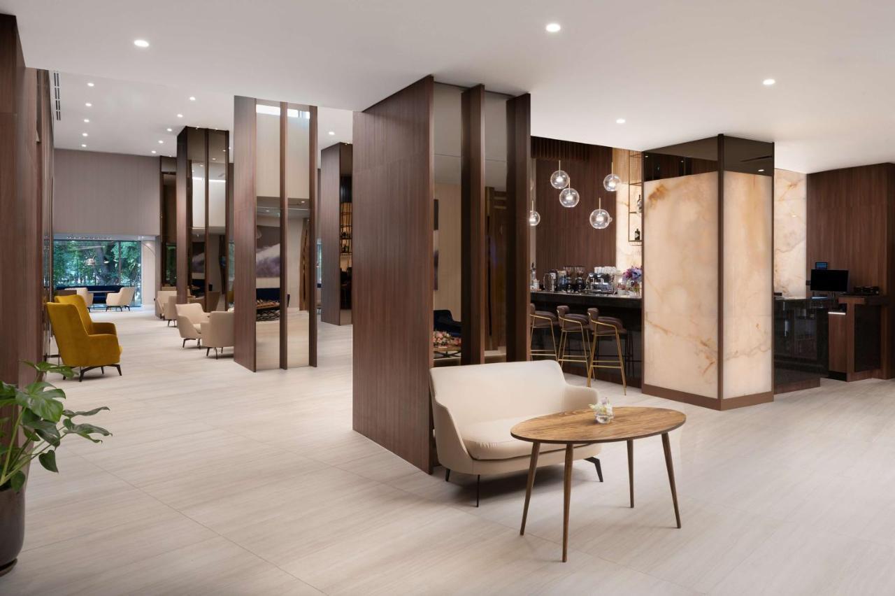 Radisson Blu Hotel, Cluj Luaran gambar The Club at Changi Airport