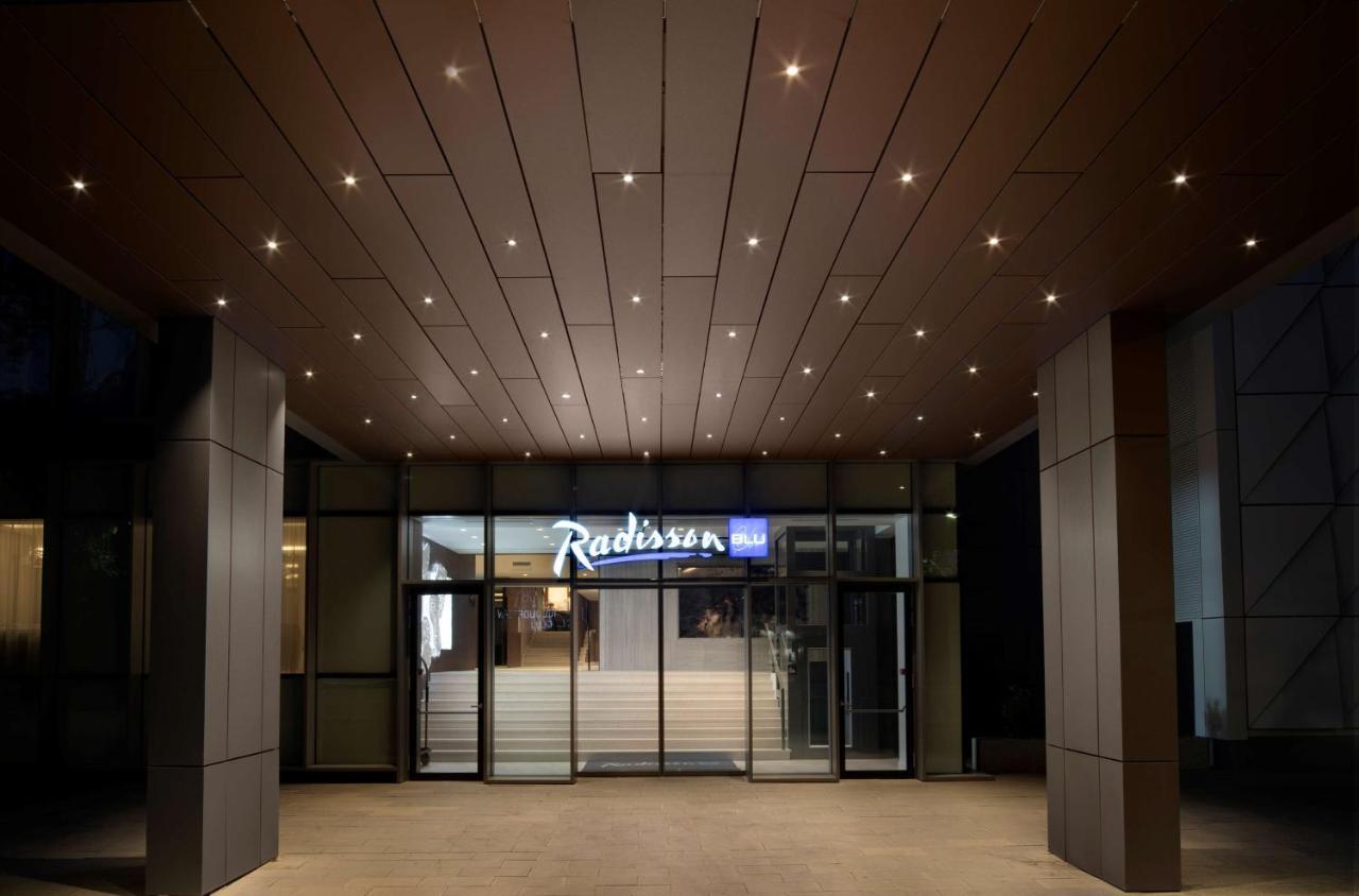 Radisson Blu Hotel, Cluj Luaran gambar Entrance to Radisson Blu Hotel, Brussels