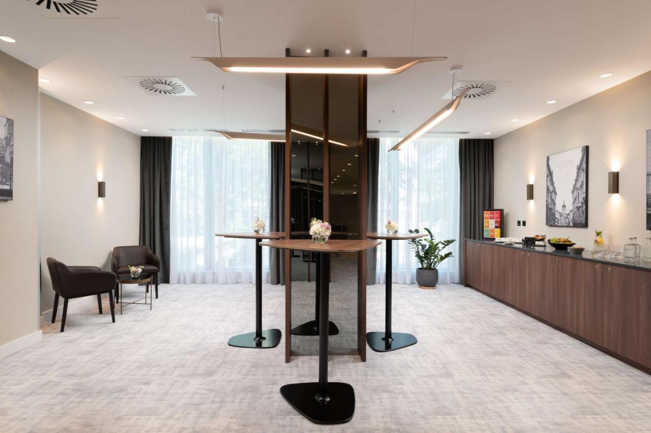 Radisson Blu Hotel, Cluj Luaran gambar The interior of the new library