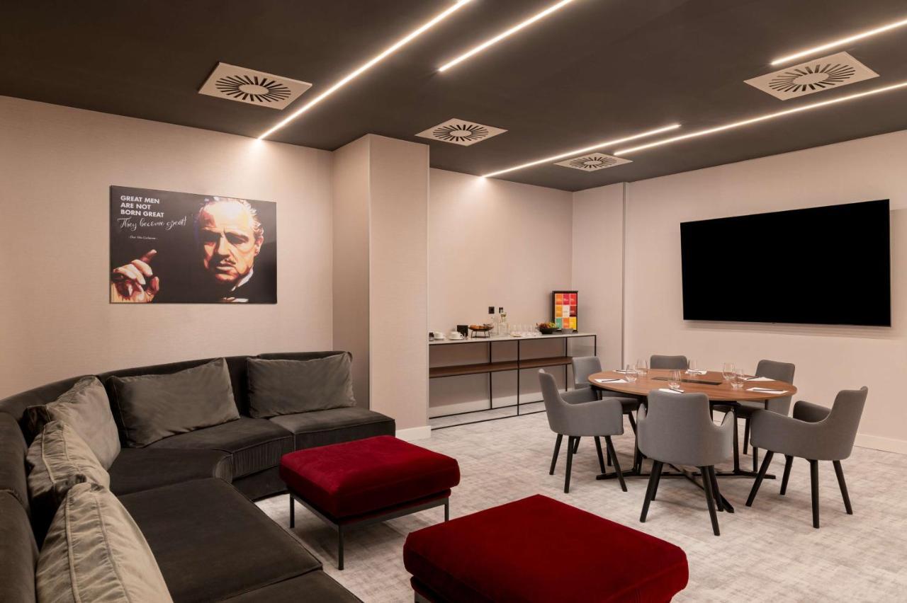 Radisson Blu Hotel, Cluj Luaran gambar The VIP lounge at the airport