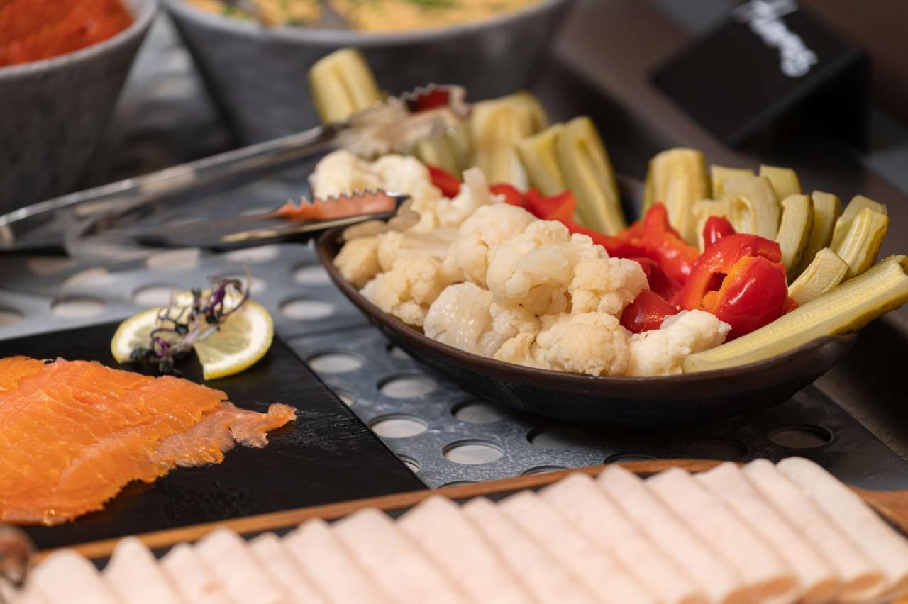 Radisson Blu Hotel, Cluj Luaran gambar A buffet at a hotel