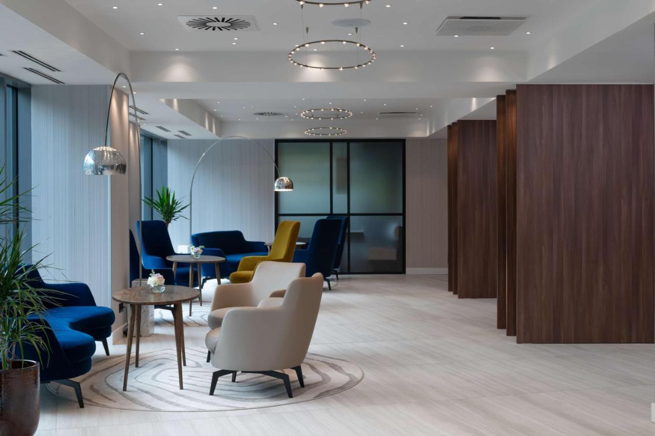 Radisson Blu Hotel, Cluj Luaran gambar The reception area at the London office