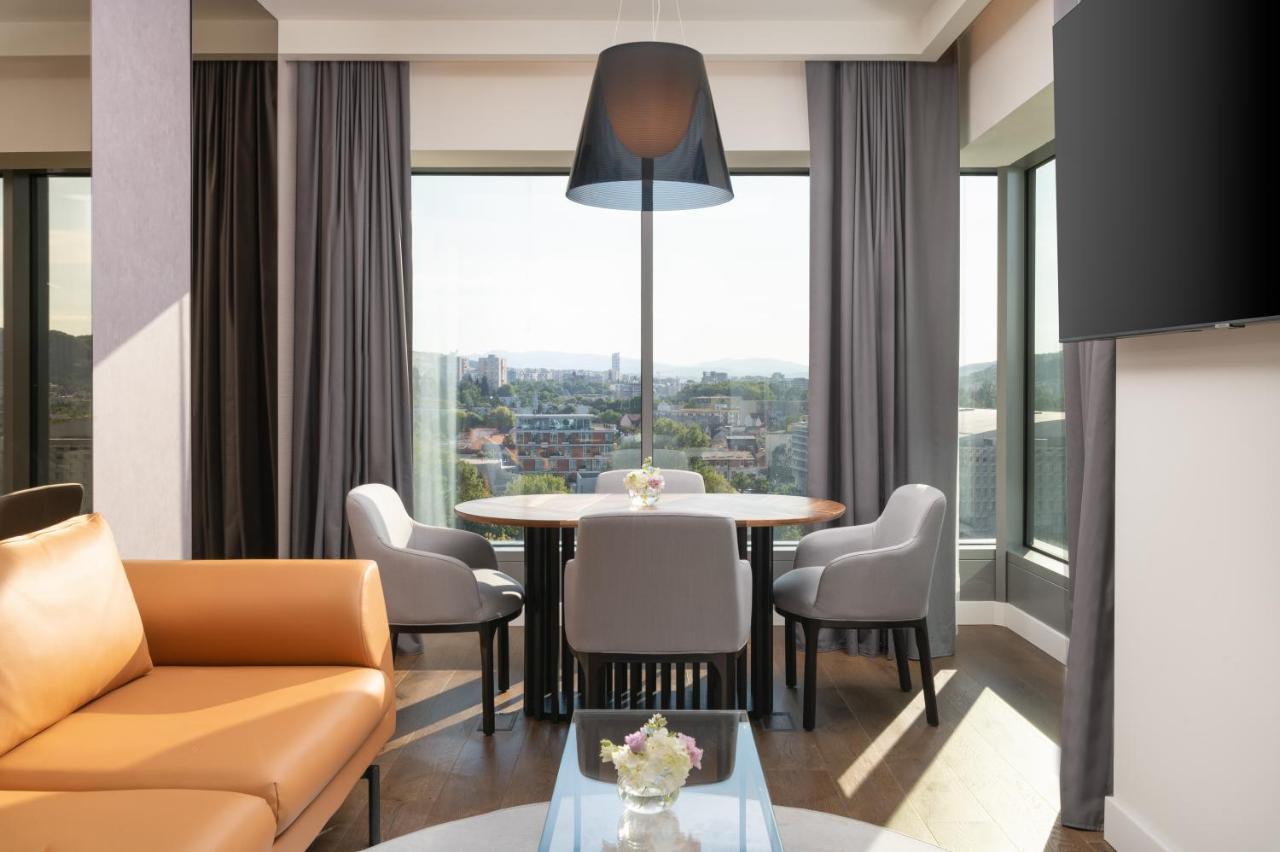 Radisson Blu Hotel, Cluj Luaran gambar A suite at the hotel
