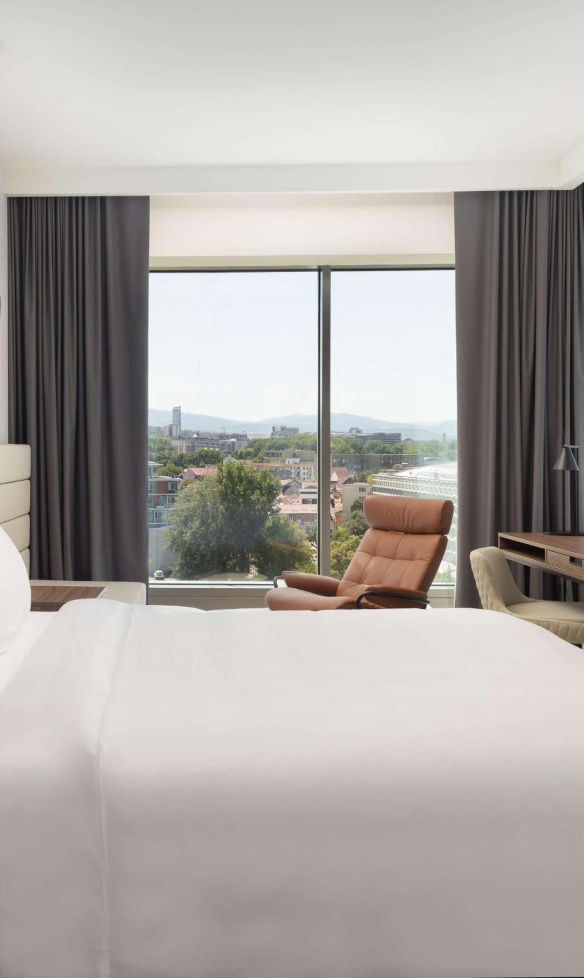 Radisson Blu Hotel, Cluj Luaran gambar A guest room at the hotel