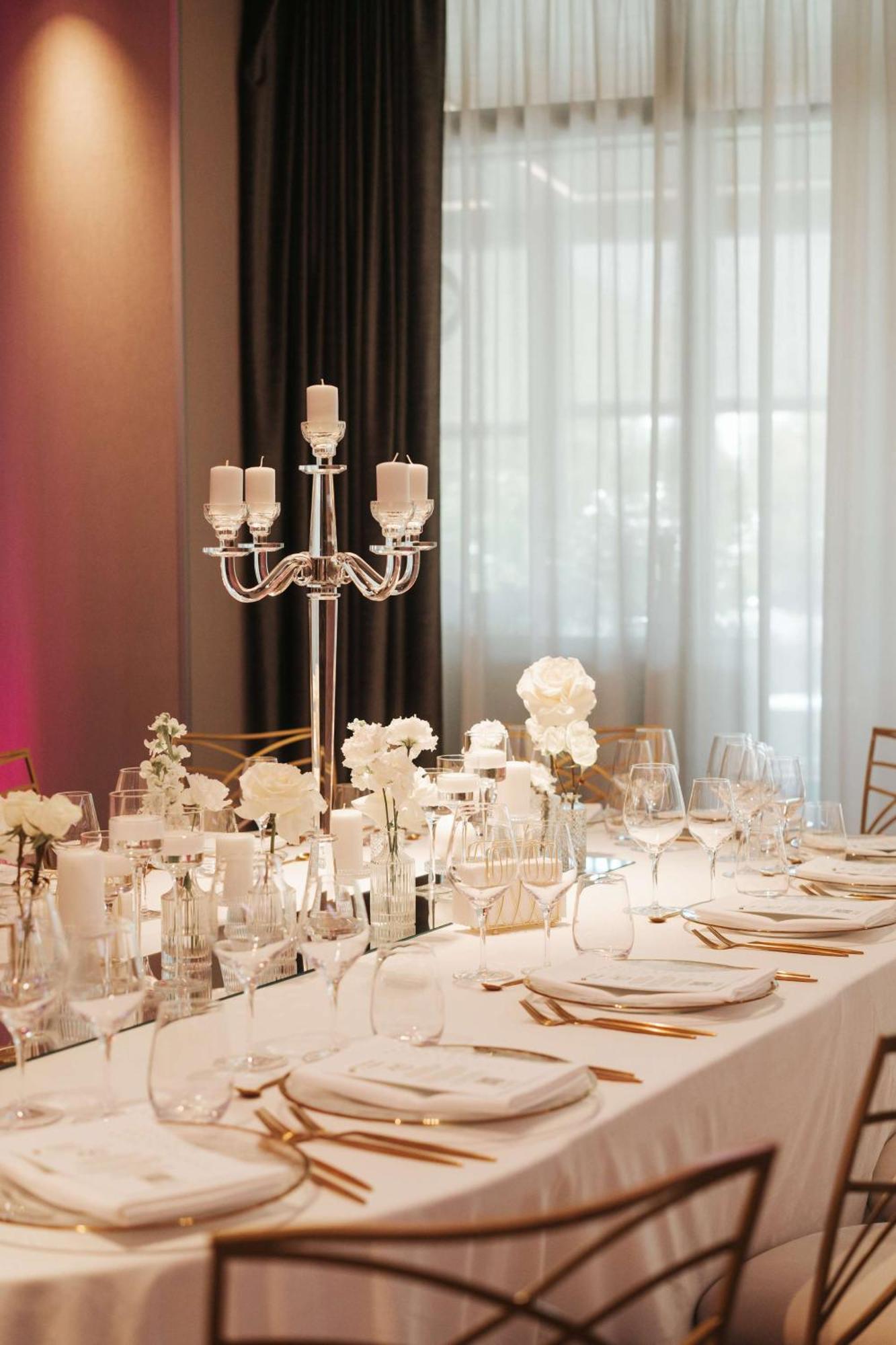 Radisson Blu Hotel, Cluj Luaran gambar A table set for a formal dinner
